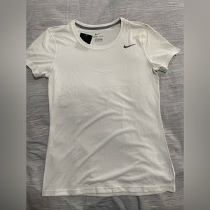 white nike tee shirt